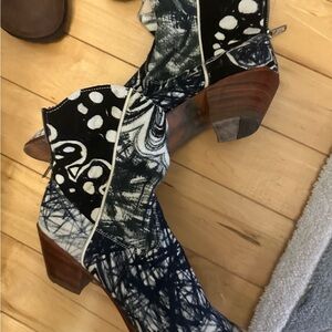 Momo Women's Navy and White Ankle Boots